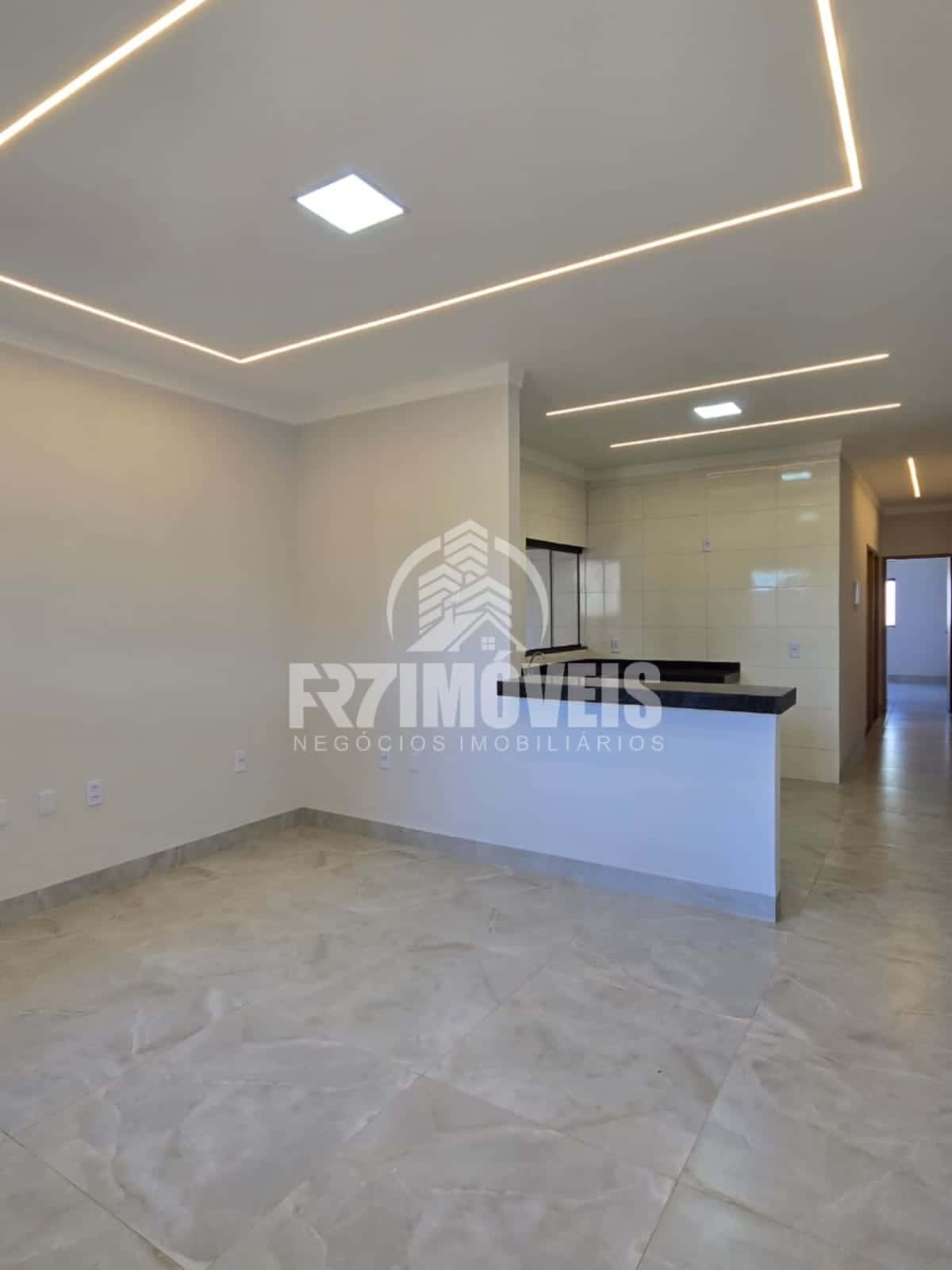 CASA COM QUINTAL E ENTRADA FACILITADA NO SETOR ORLANDO DE MORAES - GOIÂNIA/GO