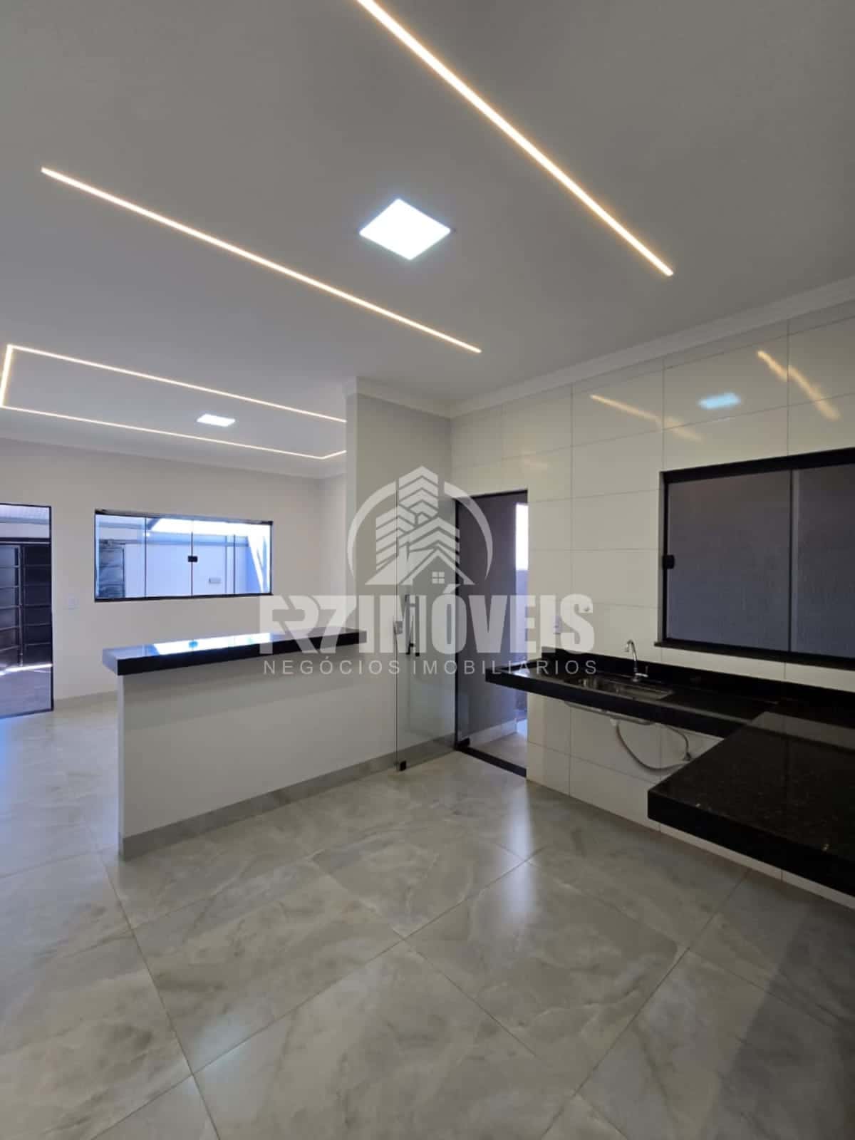 CASA COM QUINTAL E ENTRADA FACILITADA NO SETOR ORLANDO DE MORAES - GOIÂNIA/GO