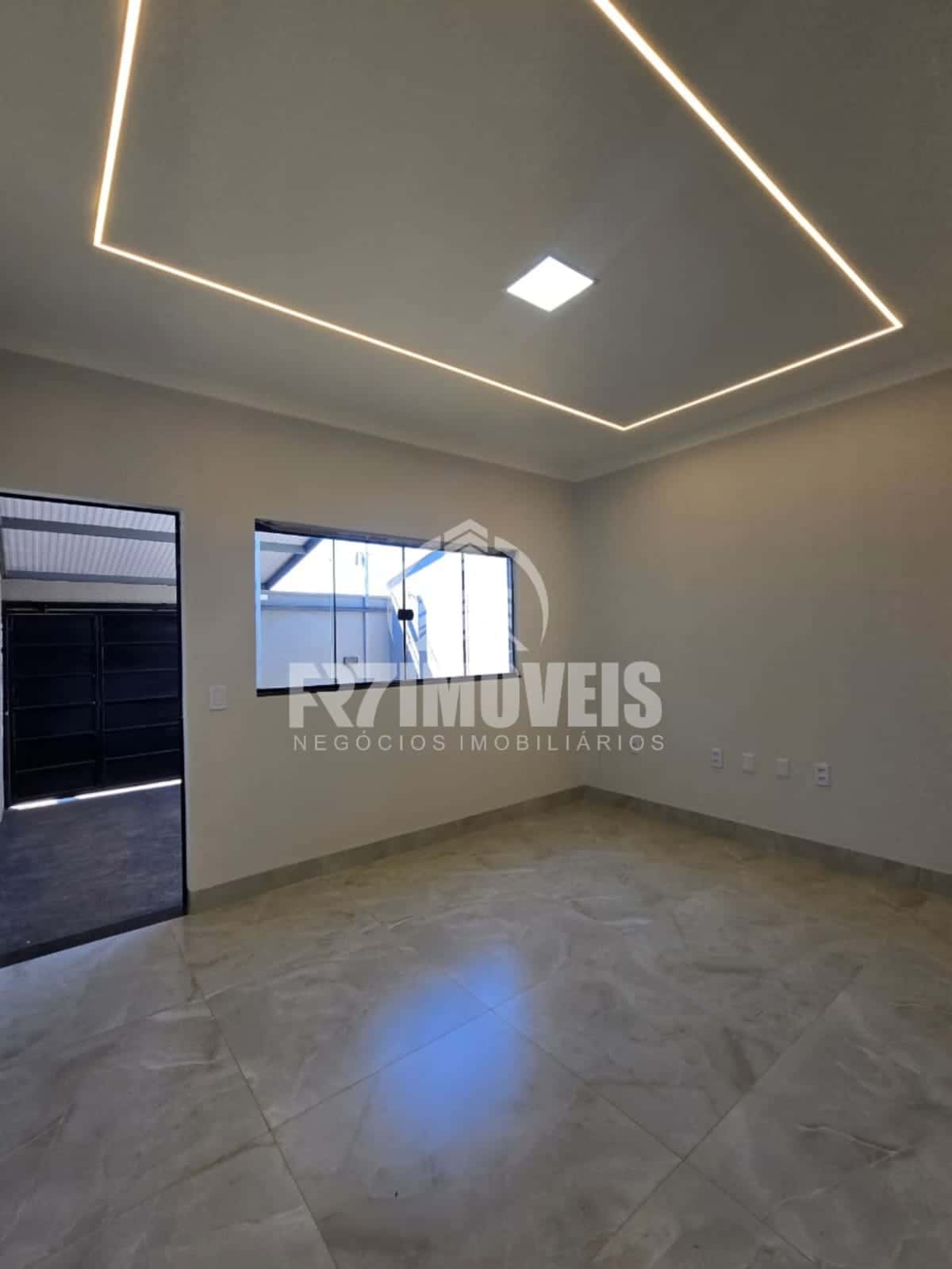 CASA COM QUINTAL E ENTRADA FACILITADA NO SETOR ORLANDO DE MORAES - GOIÂNIA/GO