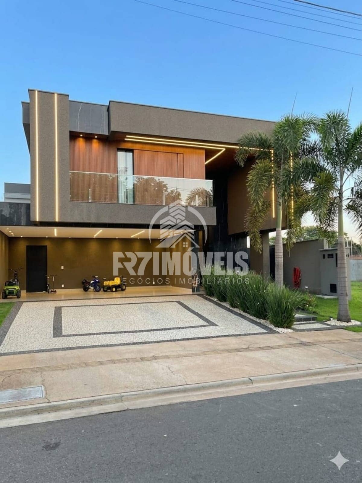 SOBRADO PORTEIRA FECHADA NO CONDOMINIO VILLAGIO TOSCANA - GOIÂNIA/GO