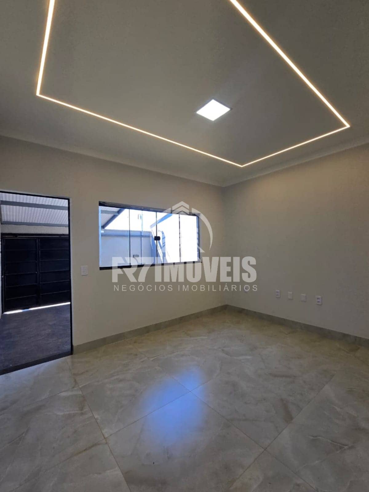 CASA COM QUINTAL E ENTRADA FACILITADA NO SETOR ORLANDO DE MORAES - GOIÂNIA/GO