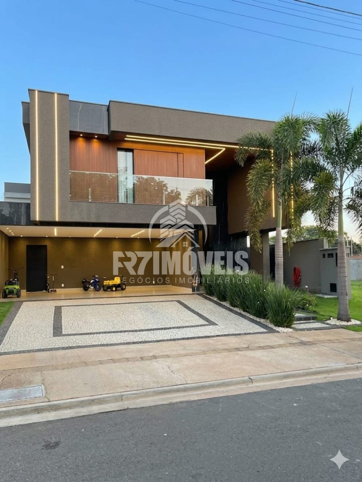 SOBRADO PORTEIRA FECHADA NO CONDOMINIO VILLAGIO TOSCANA - GOIÂNIA/GO