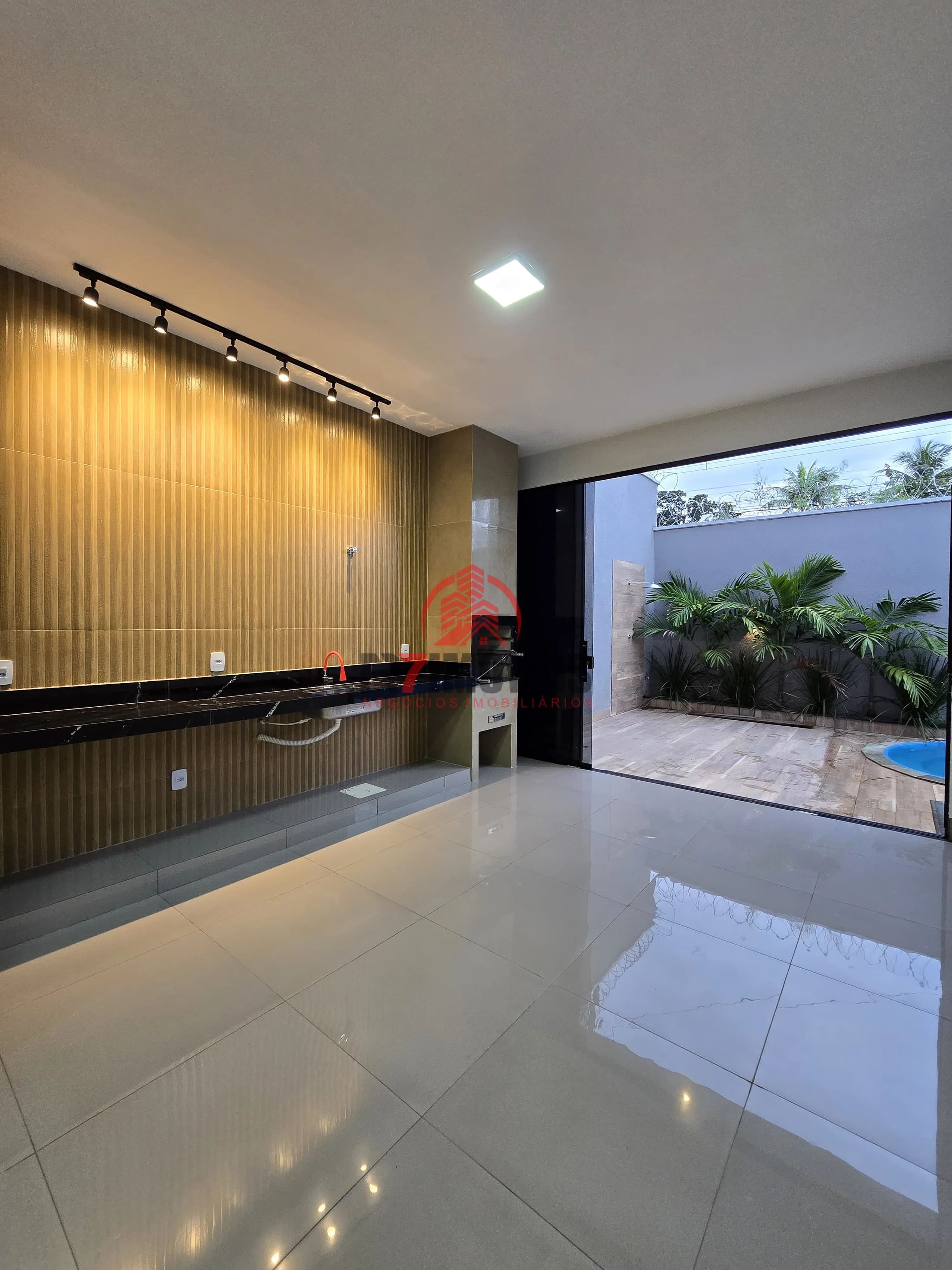 CASA DE ESQUINA NO SETOR PARQUE DAS FLORES – GOIÂNIA/GO