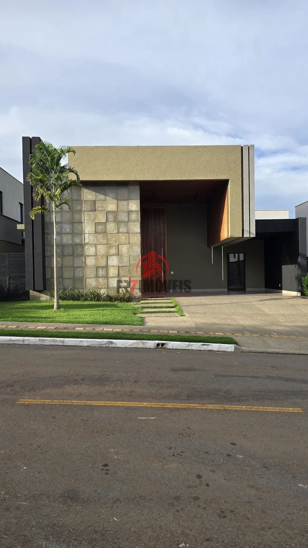 CASA ALTO PADRÃO NO COND. PORTAL DO SOL GARDEN - GOIÂNIA/GO