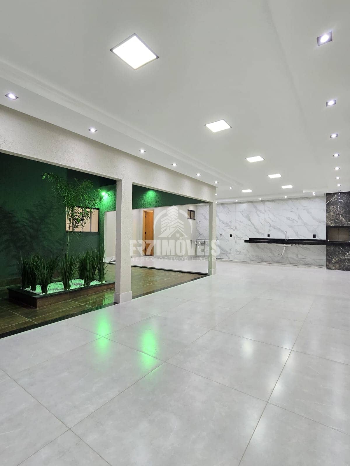 CASA COM PAISAGISMO NO SETOR ITATIAIA - GOIÂNIA/GO